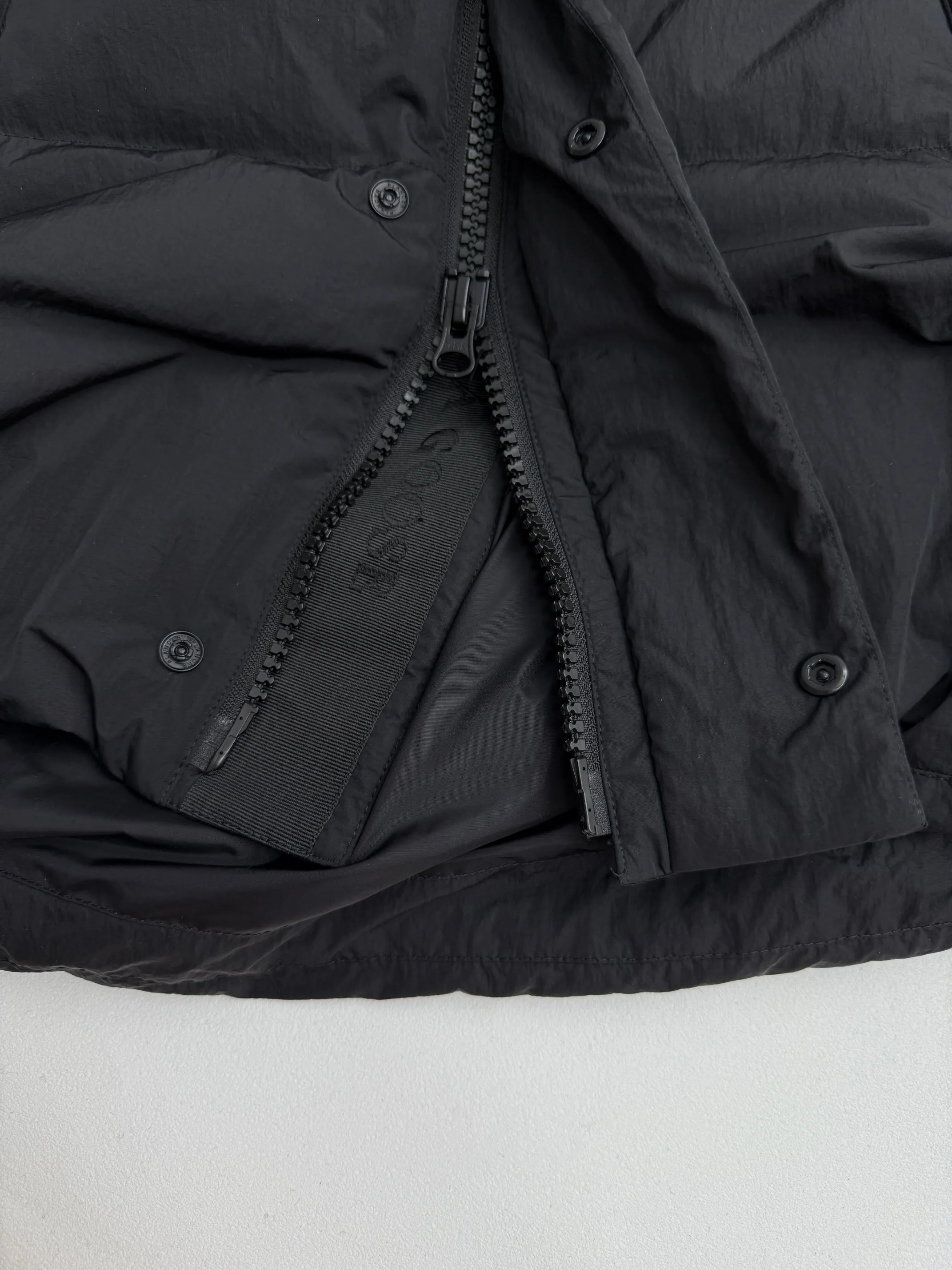 P800 Canada Goose Junction Series Black Label Down Vest S/M/L/XL